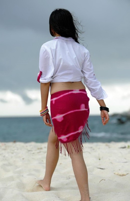 Madhurima Spicy Beach Stills - 28 / 33 photos