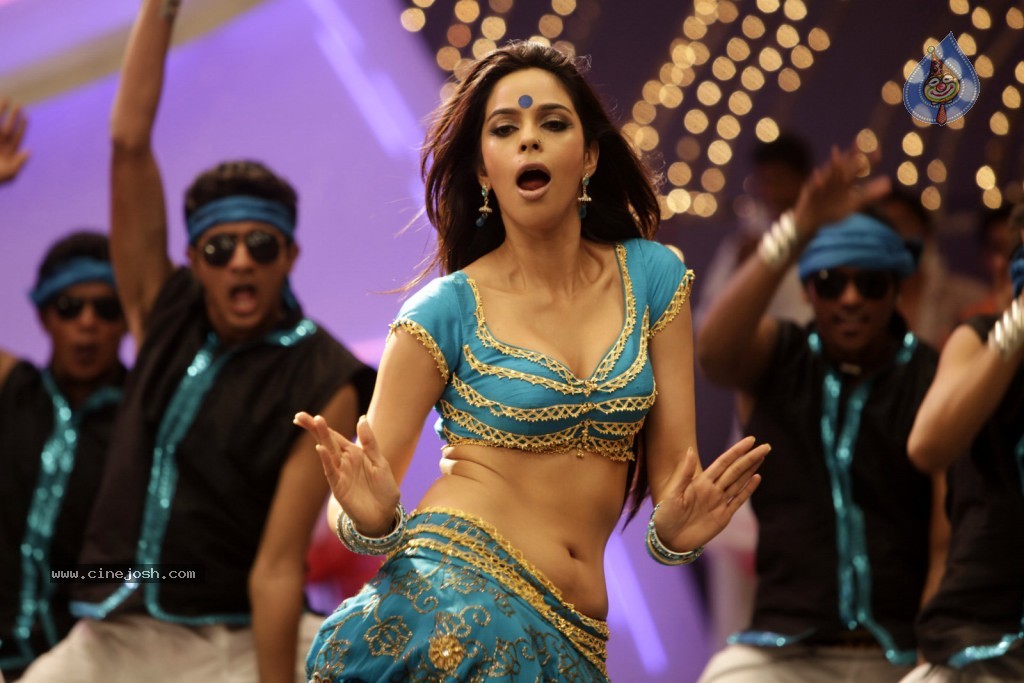 Mallika Sherawat Spicy Stills - 6 / 41 photos