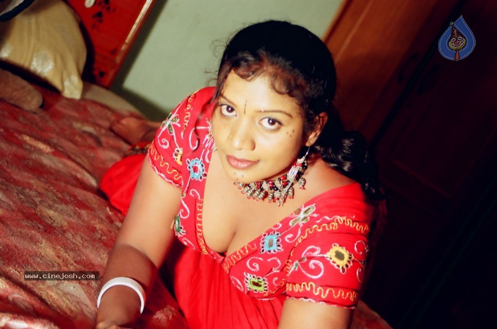 Mallika Stills - 27 / 58 photos