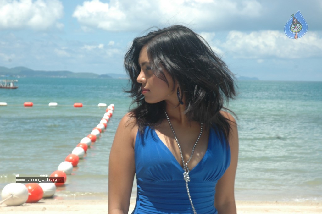 Mango Movie Hot Stills - 62 / 62 photos