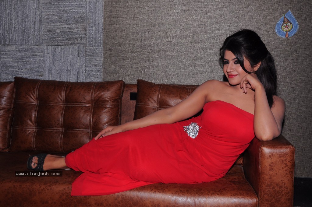Manisha Hot Photos - 66 / 91 photos
