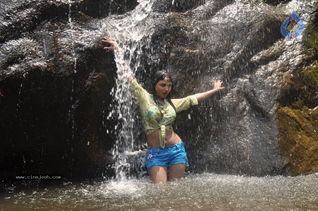 Marumugam Tamil Movie New Hot Stills - 8 / 38 photos