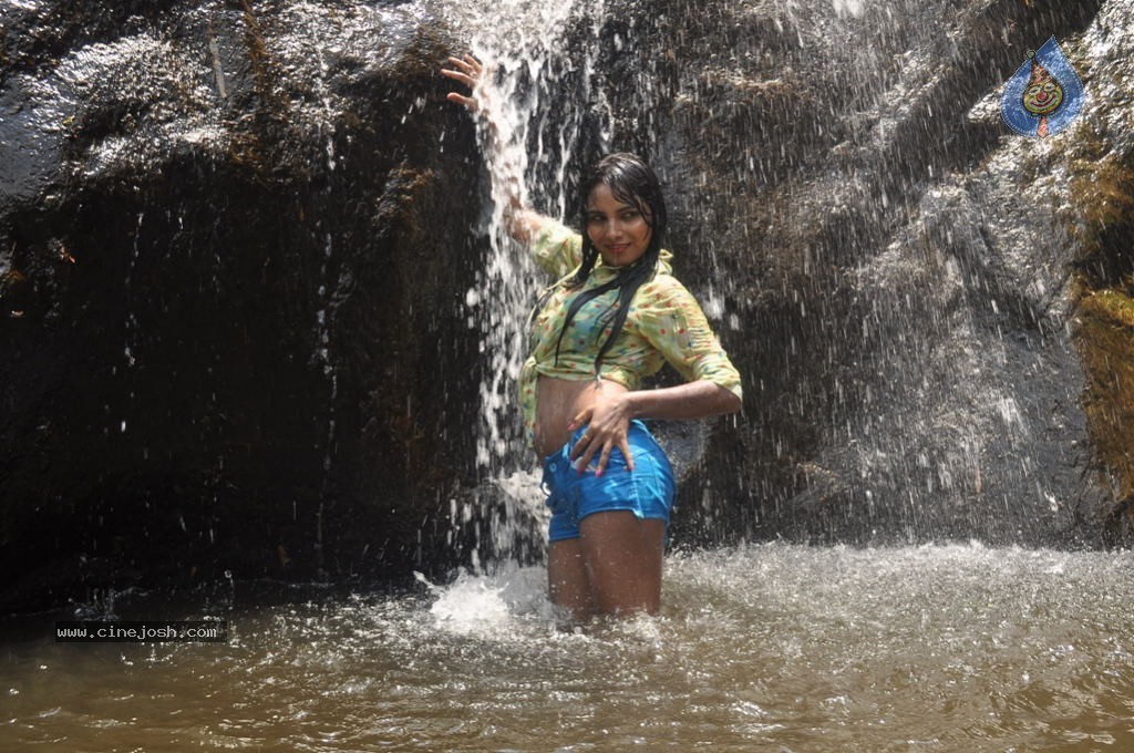 Marumugam Tamil Movie New Hot Stills - 35 / 38 photos