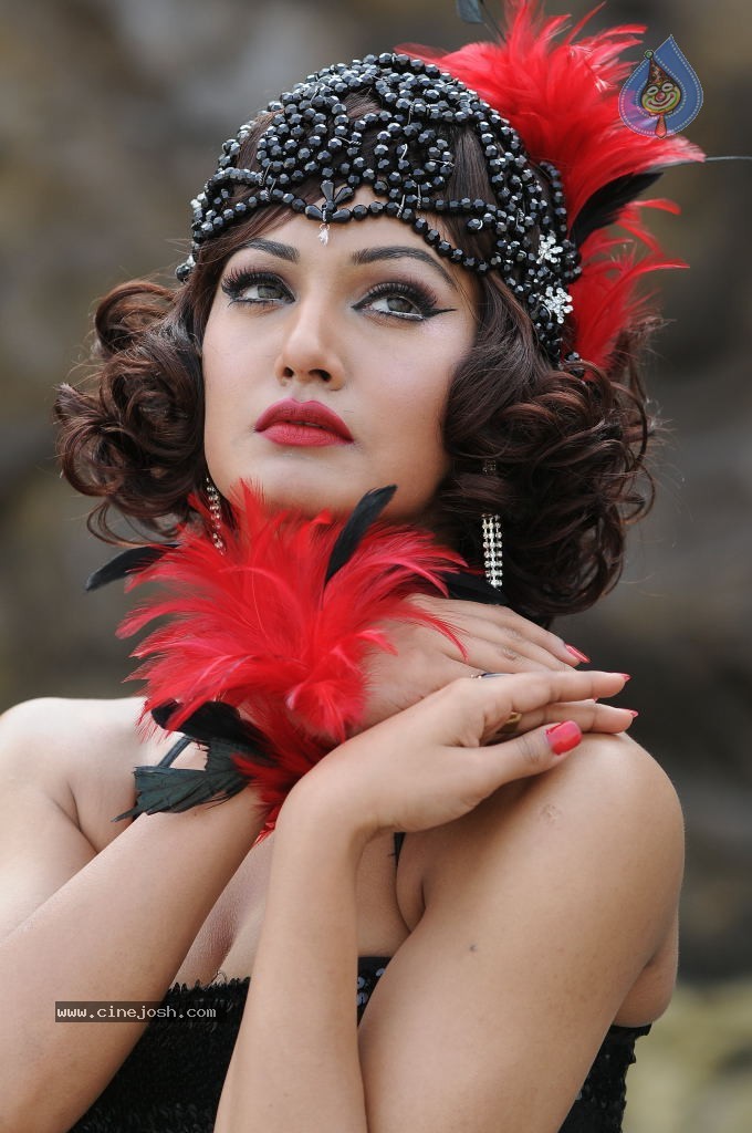 Mukti Mohan Spicy Photos - 28 / 53 photos