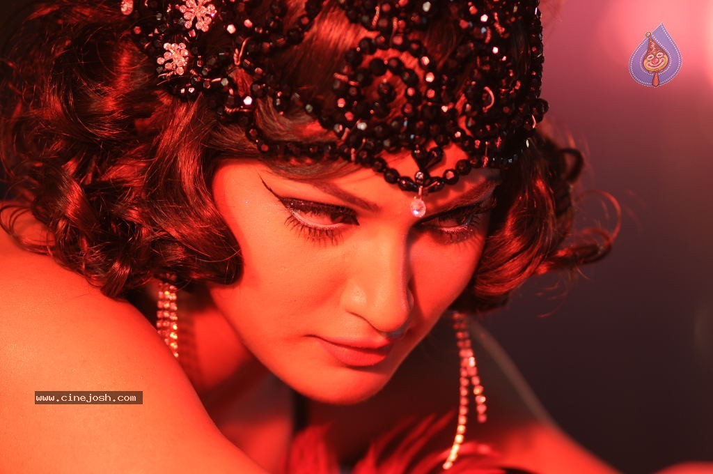 Mukti Mohan Spicy Photos - 38 / 53 photos