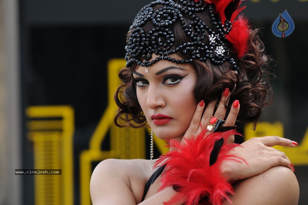 Mukti Mohan Spicy Photos - 40 / 53 photos