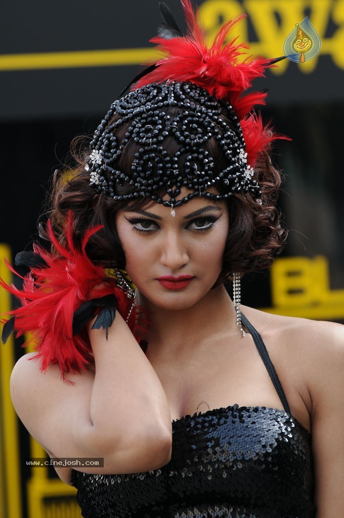 Mukti Mohan Spicy Photos - 50 / 53 photos