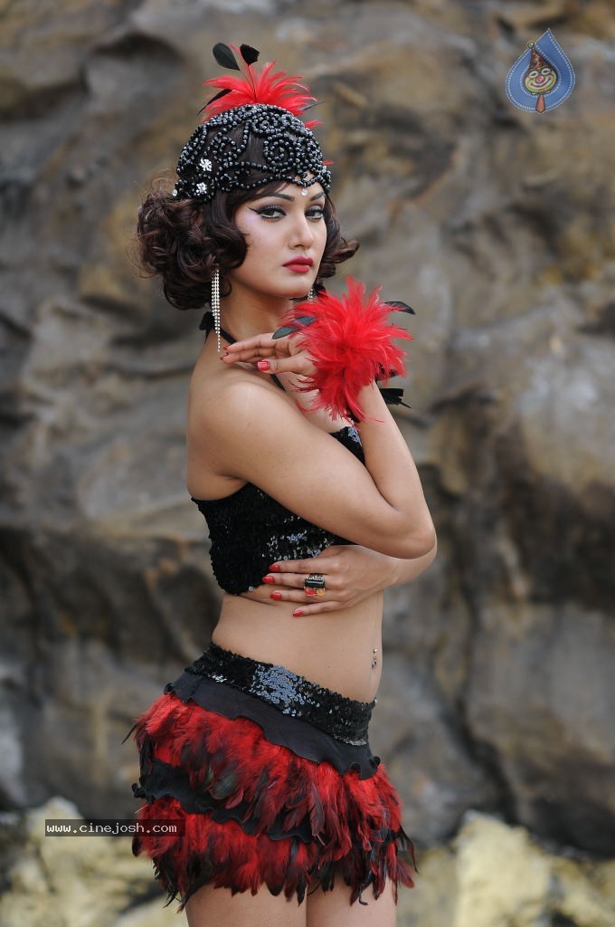 Mukti Mohan Spicy Stills - 4 / 50 photos