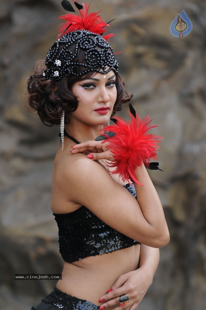 Mukti Mohan Spicy Stills - 15 / 50 photos