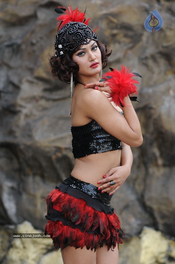 Mukti Mohan Spicy Stills - 35 / 50 photos