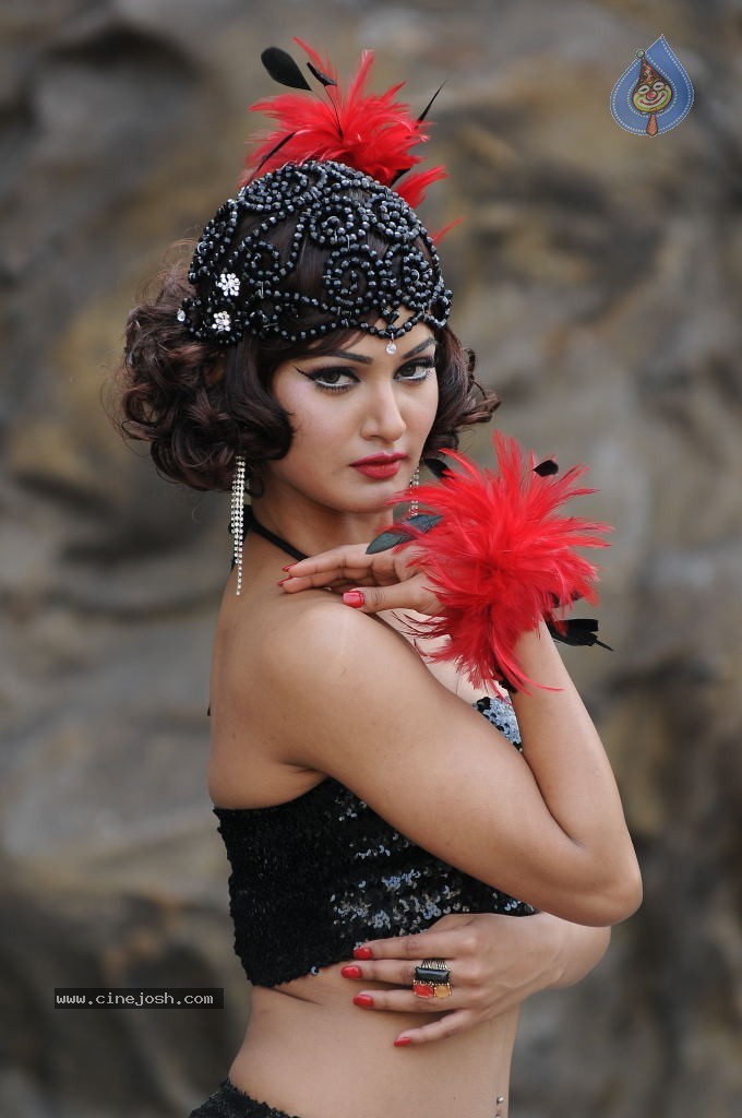 Mukti Mohan Spicy Stills - 38 / 50 photos