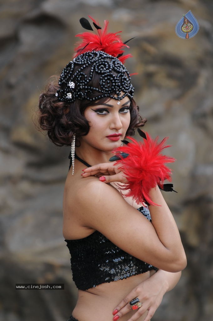 Mukti Mohan Spicy Stills - 41 / 50 photos