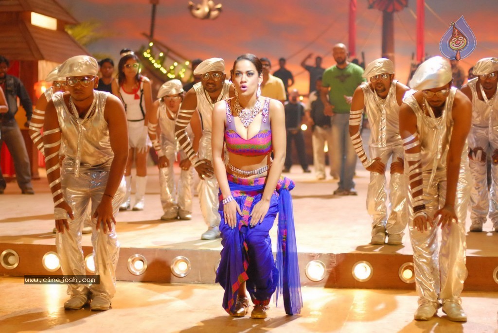 Mumaith Khan Hot Pics - 31 / 79 photos
