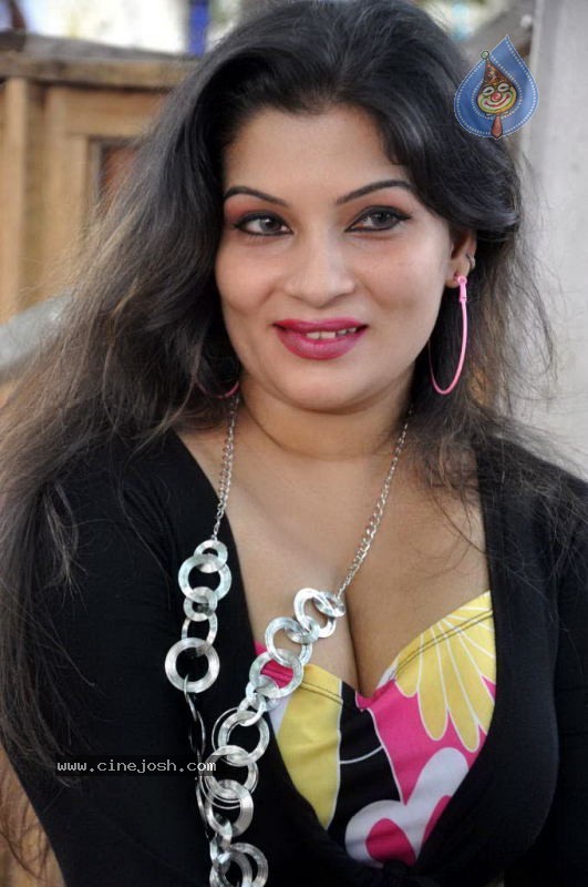 Mumtaz Spicy Stills - 17 / 46 photos