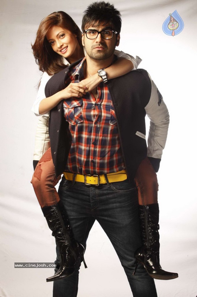 Mutham Thara Vaa Tamil Movie Hot Stills - 49 / 103 photos