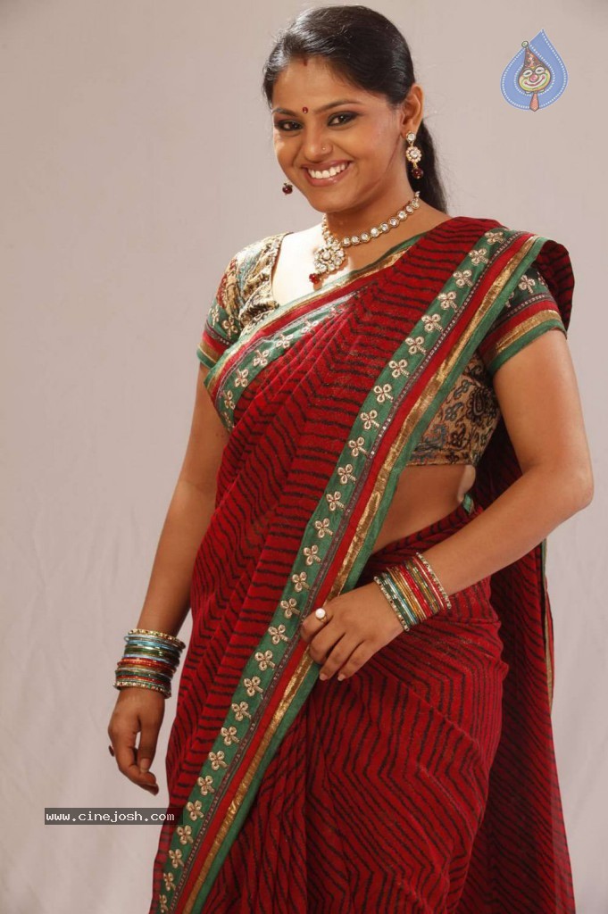 Mutham Thara Vaa Tamil Movie Hot Stills - 94 / 103 photos