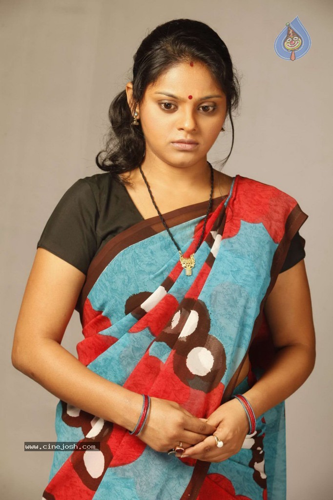 Mutham Thara Vaa Tamil Movie Hot Stills - 96 / 103 photos