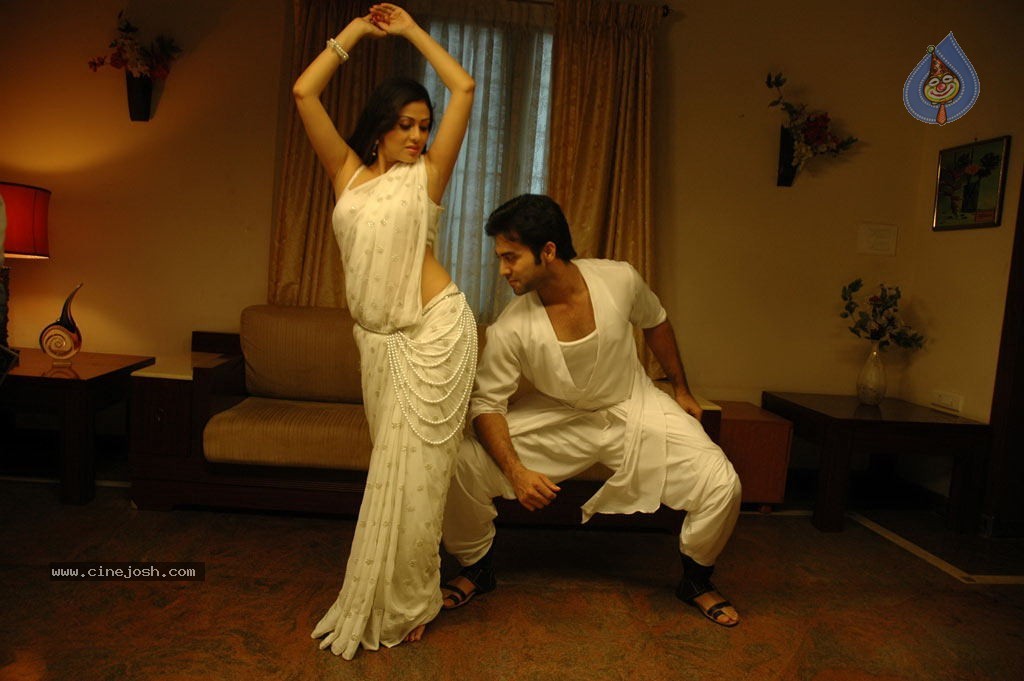 Mythili Tamil Movie Hot Stills - 24 / 65 photos