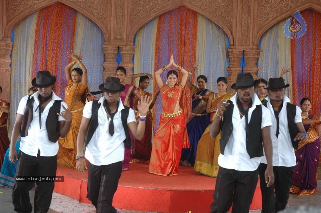 Mythri Movie Hot Stills - 32 / 105 photos