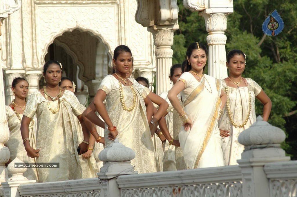 Mythri Movie Hot Stills - 67 / 105 photos