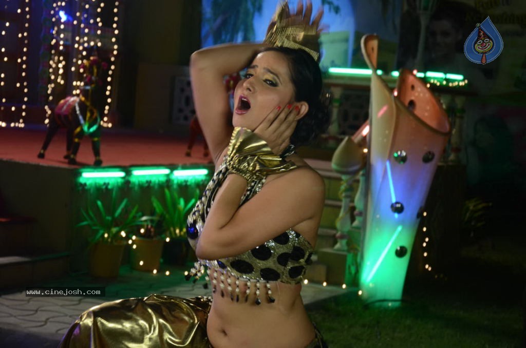 Mythri Movie Hot Stills - 71 / 105 photos
