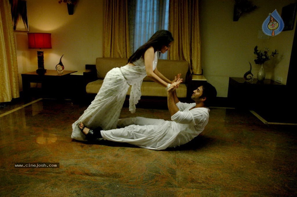 Mythri Movie Hot Stills - 83 / 105 photos