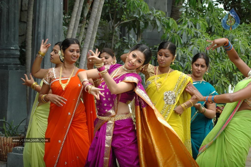 Mythri Movie Hot Stills - 101 / 105 photos