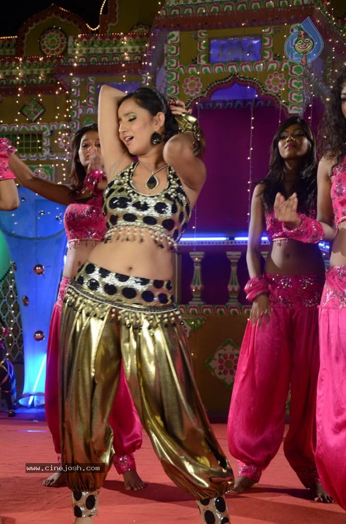 Mythri Movie Hot Stills - 104 / 105 photos