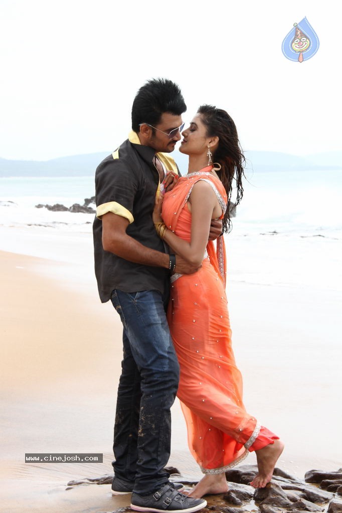 Naakaithe Nachindi Movie Hot Stills - 34 / 35 photos