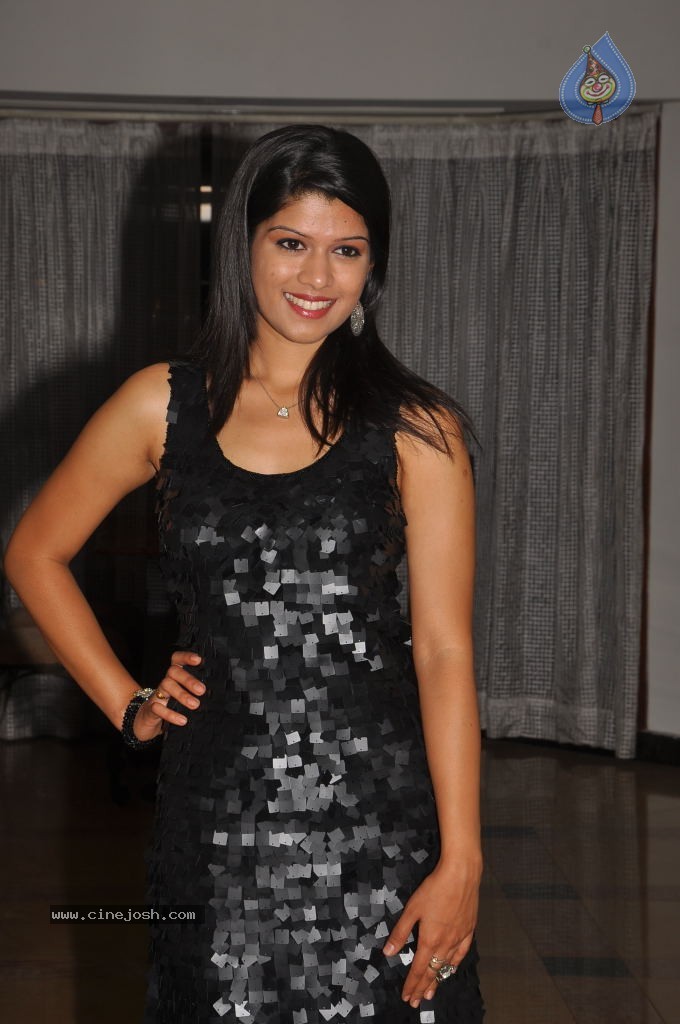 Nakshatra Hot Photos - 90 / 113 photos