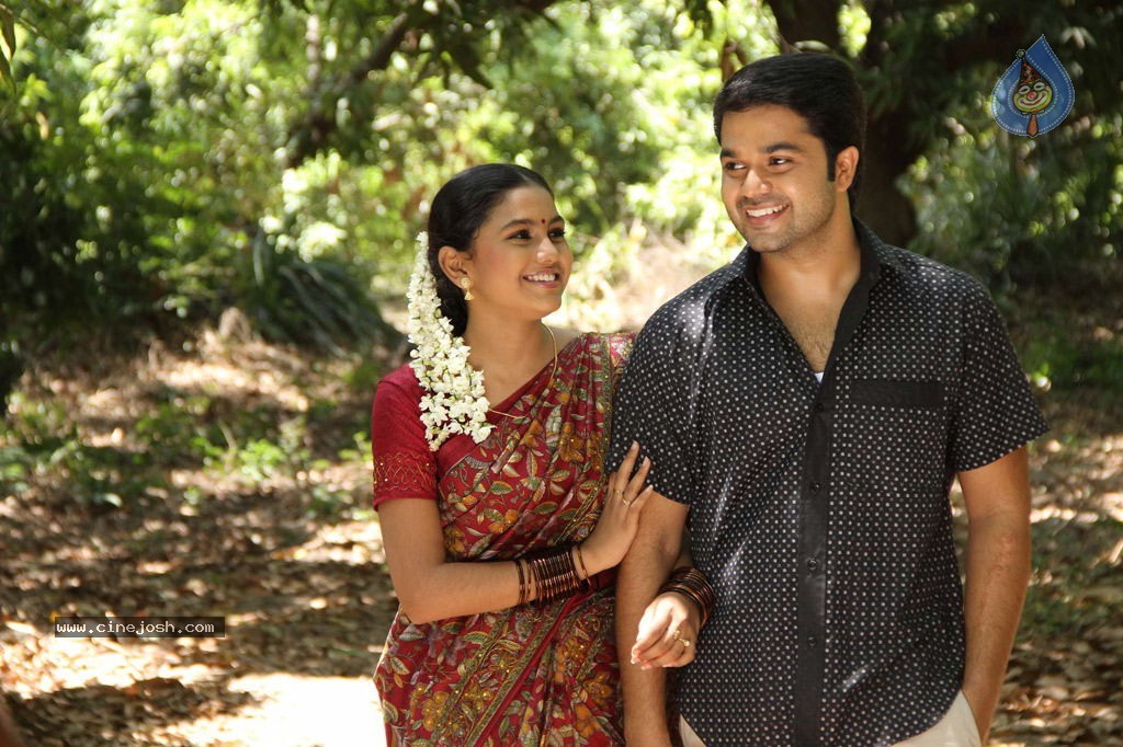 Nanbargal Kavanathirku Tamil Movie Hot Stills - 6 / 37 photos