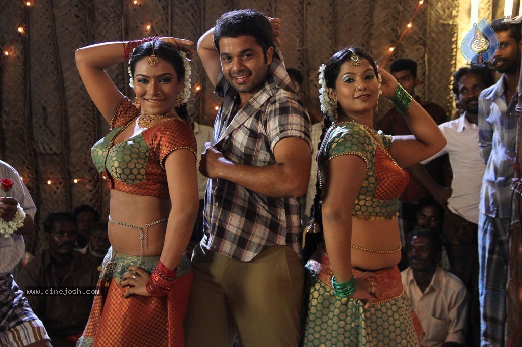 Nanbargal Kavanathirku Tamil Movie Hot Stills - 25 / 37 photos