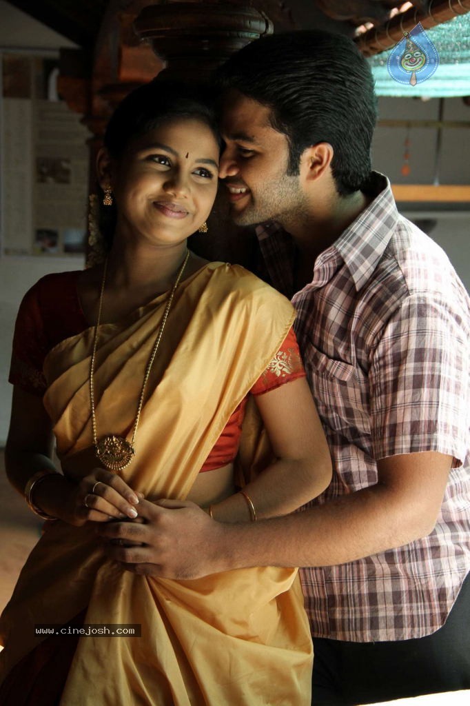 Nanbargal Kavanathirku Tamil Movie Hot Stills - 36 / 37 photos