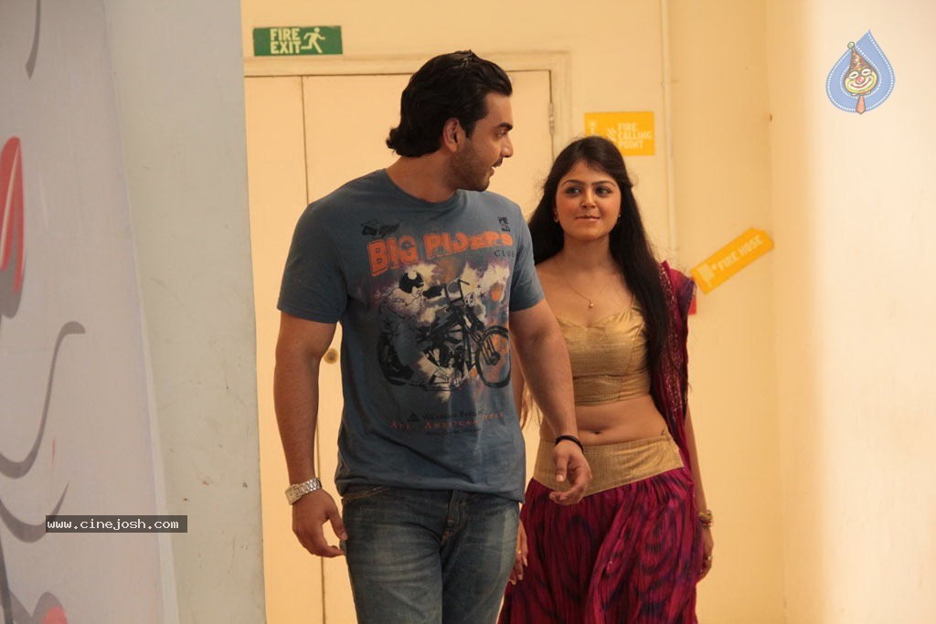 Nankam Pirai Tamil Movie Hot Stills - 83 / 86 photos