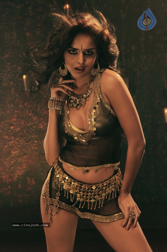 Nathalia Kaur Hot Photos - 10 / 13 photos