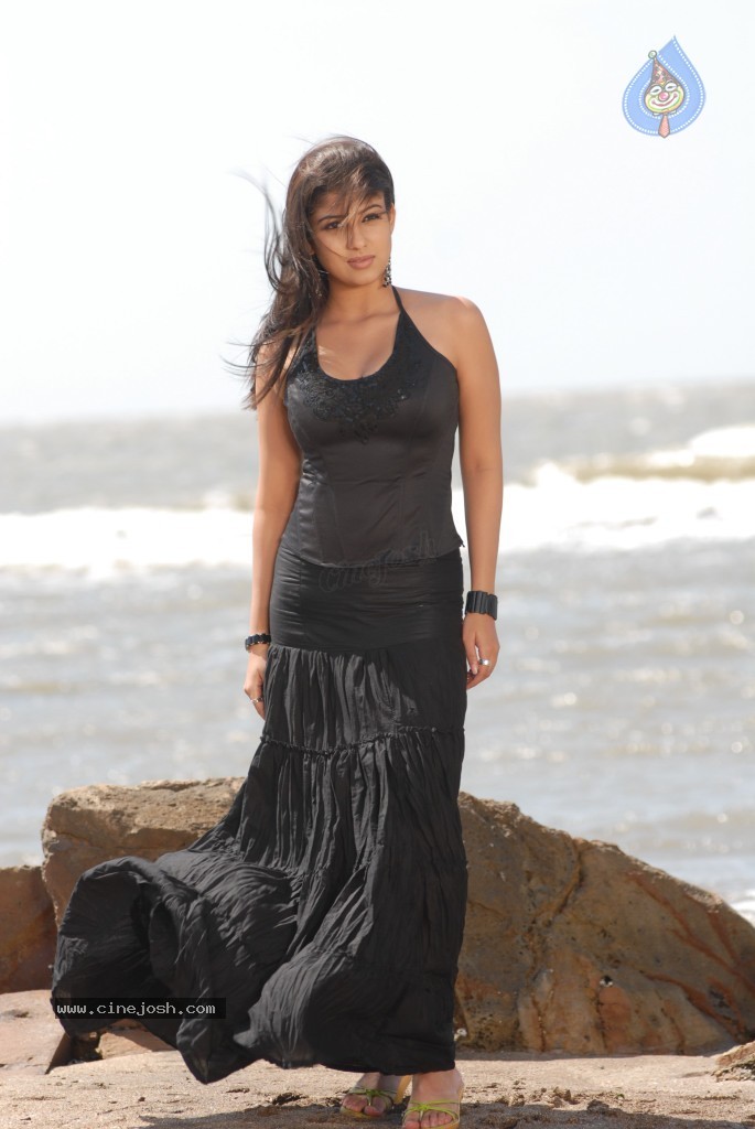 Nayanthara New Hot Stills - 5 / 80 photos