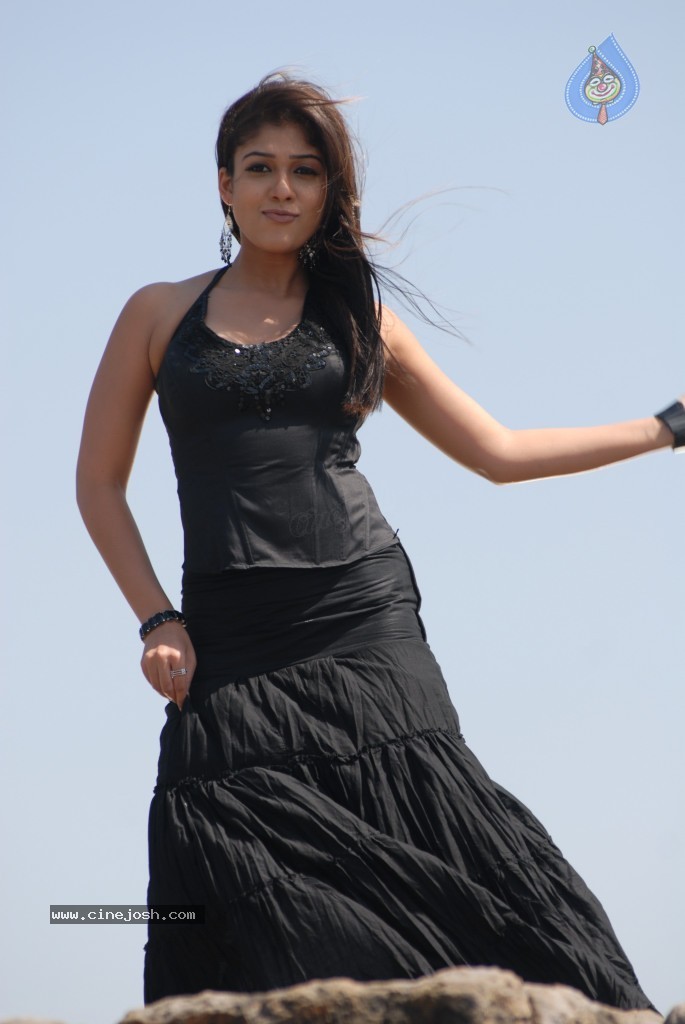 Nayanthara New Hot Stills - 14 / 80 photos