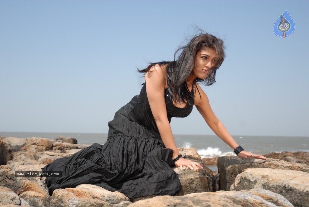 Nayanthara New Hot Stills - 51 / 80 photos