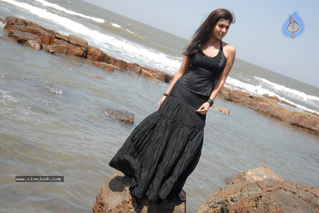 Nayanthara New Hot Stills - 54 / 80 photos