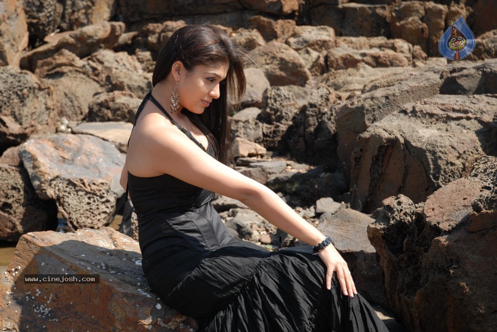 Nayanthara New Hot Stills - 69 / 80 photos