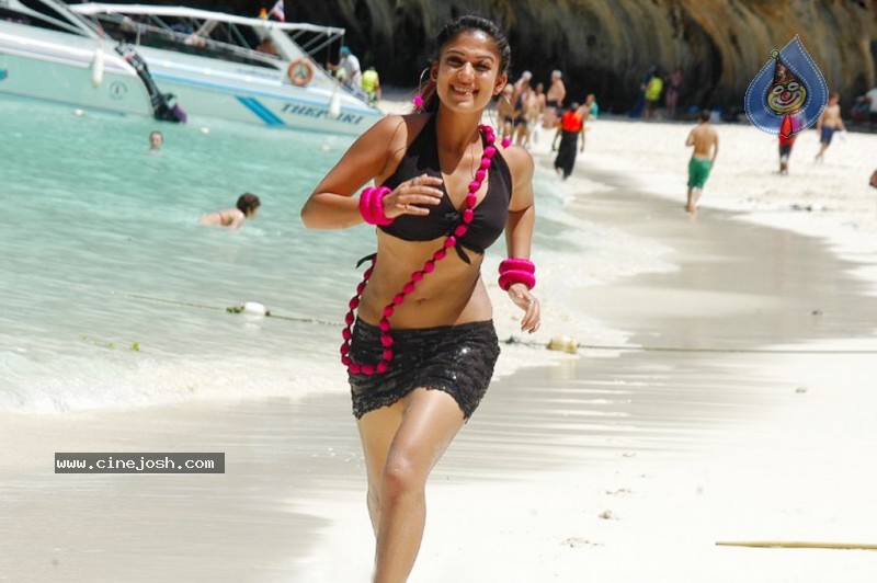 Nayanthara Spicy Stills - 3 / 15 photos