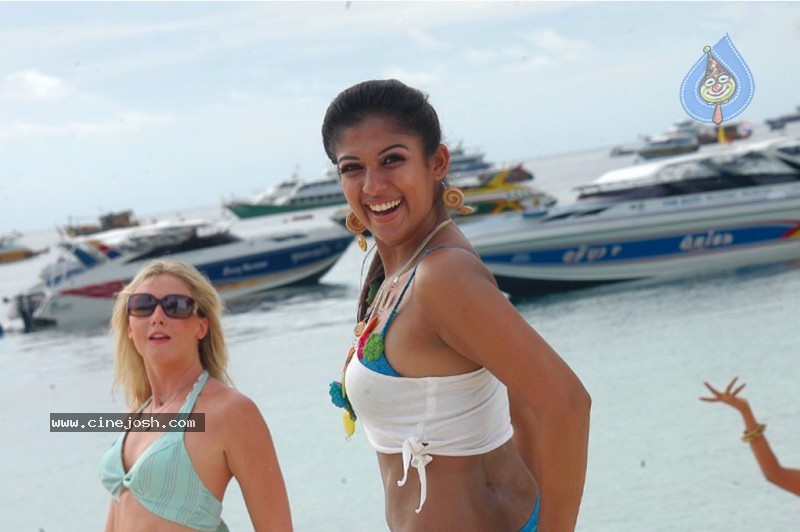 Nayanthara Spicy Stills - 11 / 15 photos