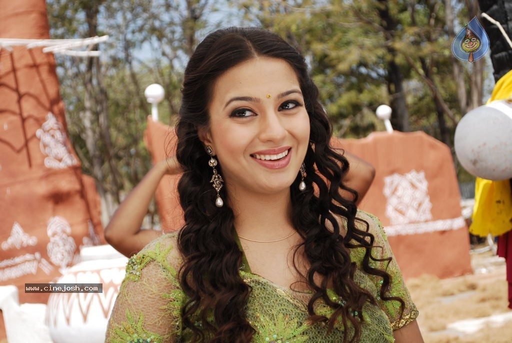 Neelam Upadhyay Hot Photos - 3 / 53 photos