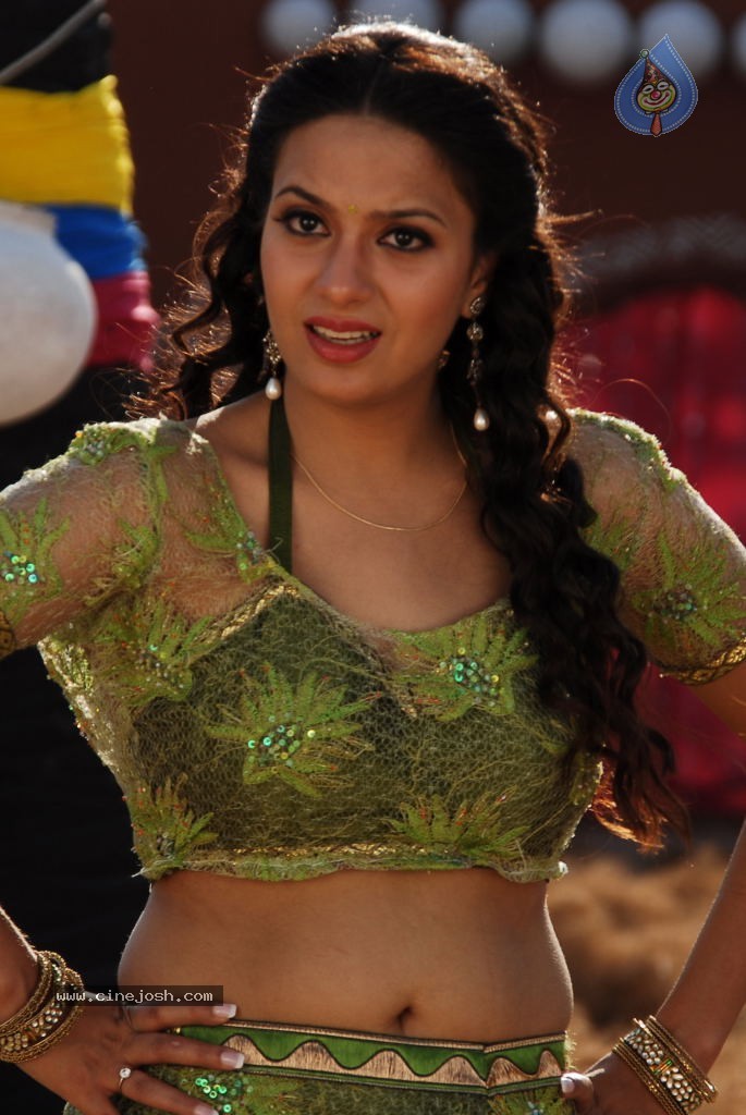 Neelam Upadhyay Hot Photos - 26 / 53 photos