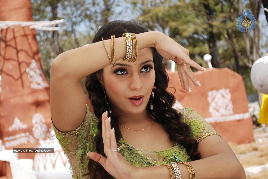 Neelam Upadhyay Hot Photos - 35 / 53 photos