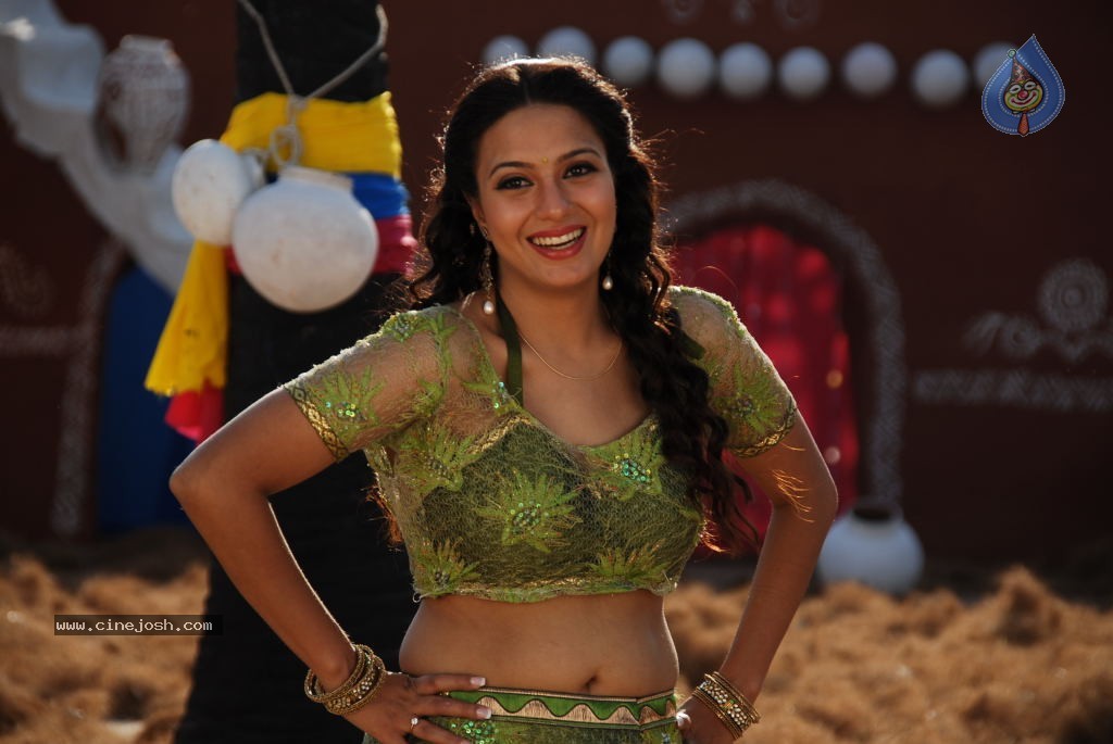 Neelam Upadhyay Hot Photos - 38 / 53 photos