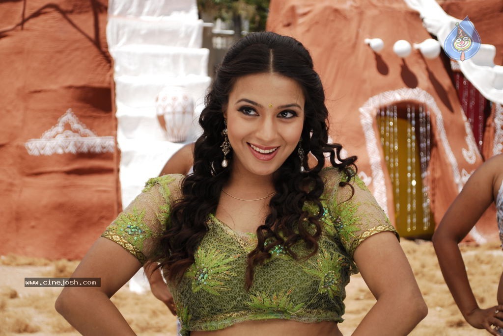 Neelam Upadhyay Hot Photos - 44 / 53 photos