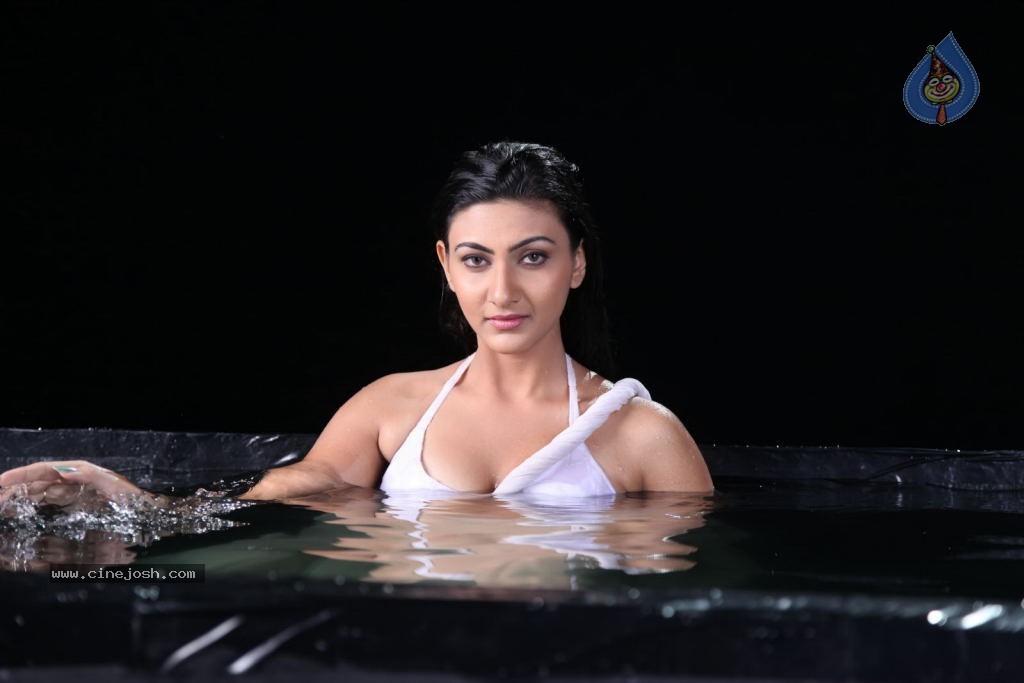 Neelam Upadhyay Hot Pics - 8 / 56 photos