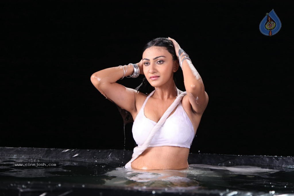 Neelam Upadhyay Hot Pics - 32 / 56 photos