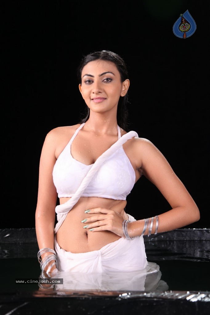 Neelam Upadhyay Hot Pics - 35 / 56 photos